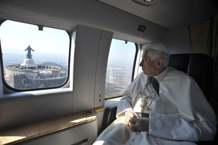 2013-02-11T111237Z_01_TGN310_RTRIDSP_3_POPE