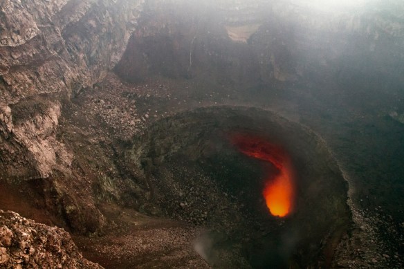 nicaragua-masaya-volcano-crater-lava